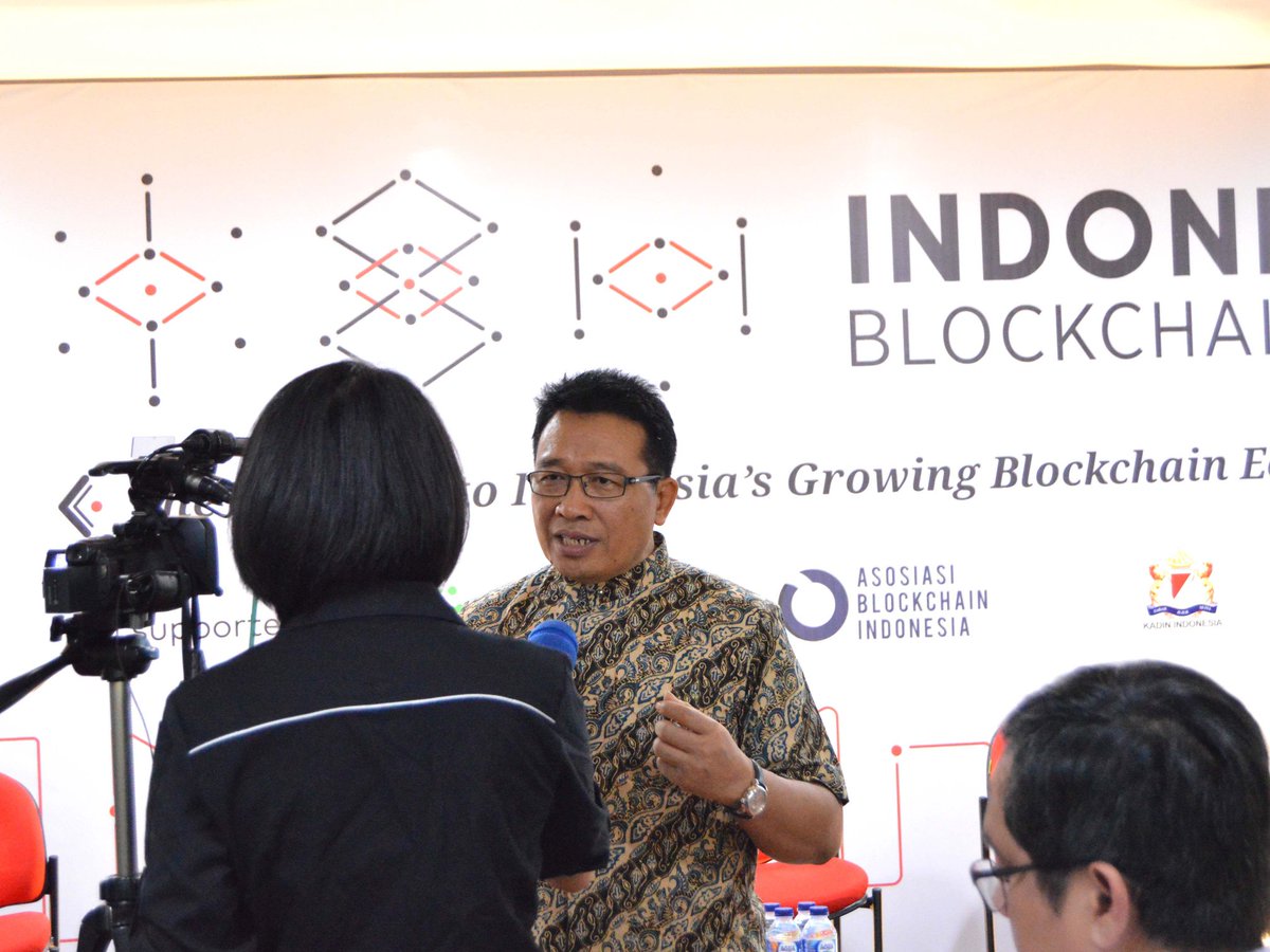 blockchainhubID's tweet photo. Snapshot of Indonesia Blockchain Hub International Panel Discussion 1!

We would like to say thank you for all participants, moderator, and speakers! It was amazing to start the journey with you to be the gateway to Indonesia's growing blockchain ecosystem 

#IBHLaunch2018 https://t.co/jWhRYGGE3o
