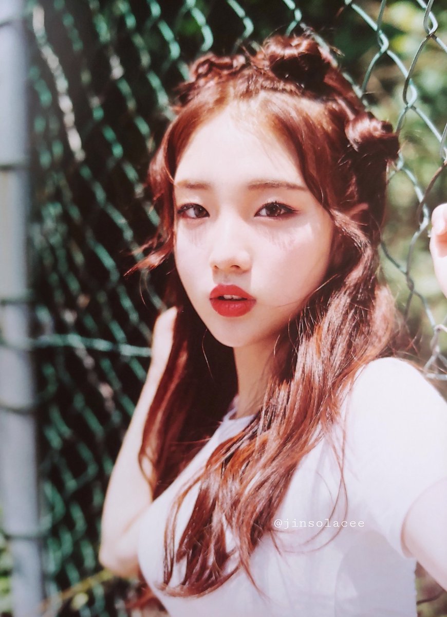 lowqyeojin's tweet photo. Yeojin scans ver B album [ + + ]

○° jinsolacee

#LOONA #LOONA_HiHigh #이달의소녀 #여진 https://t.co/emuvloM4eq