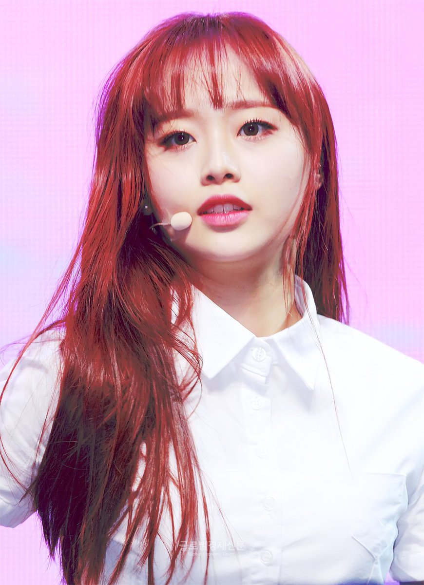 WonHaxicated's tweet photo. Ever since miss chuu dyed her hair red she gone from 

UWU💘💓💗       to     ÒWÓ🔥🌋🔪
🌻⚘🌼💓💞              🗡🔫💀🔥☠
🐧🌺😍💟💝            🌋🚨💀🔪🔥 https://t.co/ReB3F4v495