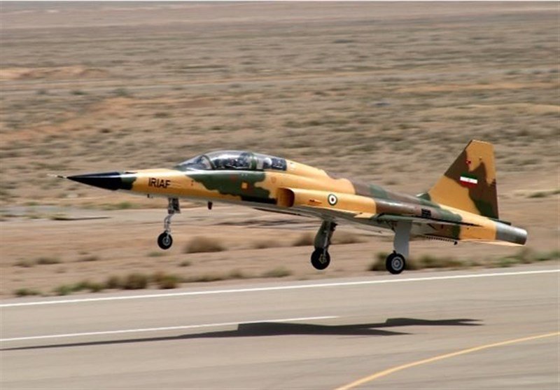  إيران تكشف عن "طائرة مقاتلة جديدة محلية الصنع" DlGnzQDWwAATfiy