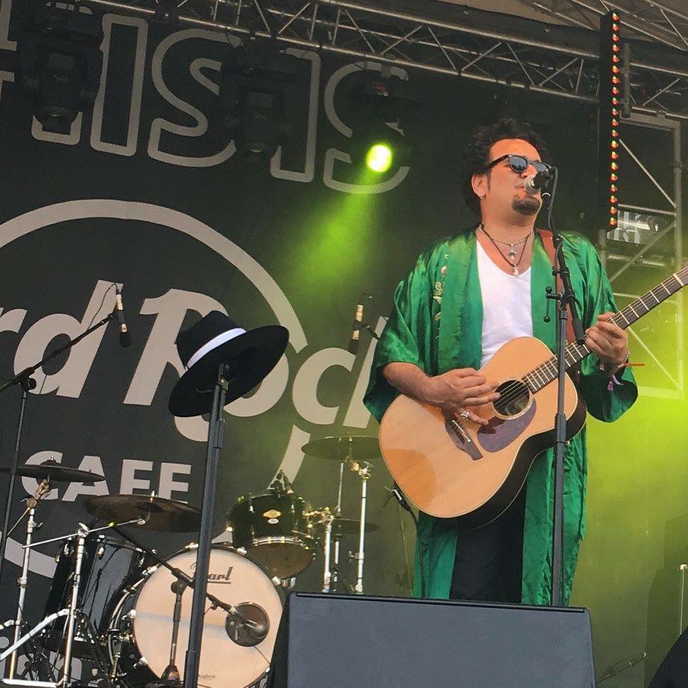 TimArnoldFans's tweet photo. RT #TravelTuesday #Tbt to @timarnold performing at #IOW50 #HardRockStage Listen to his new album #YouAreForMe
https://t.co/ksETHUNKzp https://t.co/kJAbwanhYG