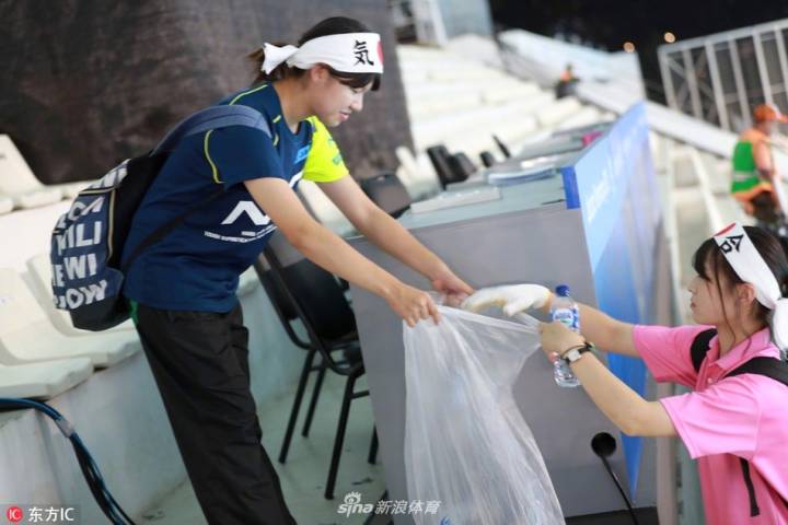 Suporter Jepang bersihkan venue Asian Games 2018