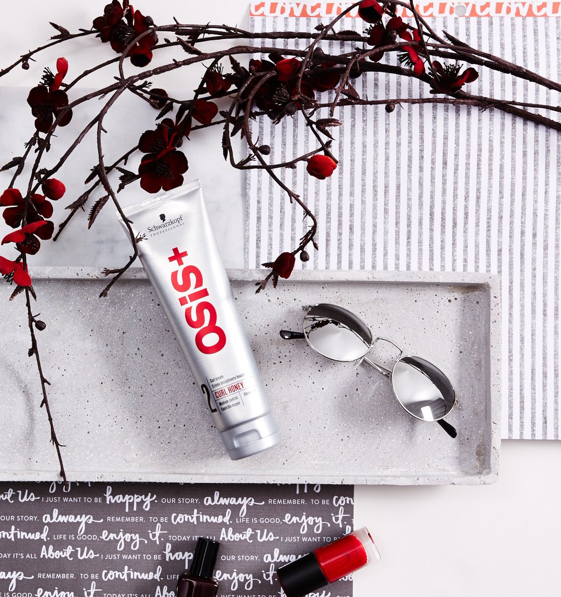 schwarzkopfproE's tweet photo. ¡Qué buena es la vida cuando DEFINES TU ESTILO! ✌️ ¡OSiS+ Curl Honey mantiene tus rizos elásticos + sin encrespamiento y con una definición espectacular! #OSiS #madetocreate #salonessentials #esencialesdesalón https://t.co/OC8rdikYLp https://t.co/FJ98MCrW4t
