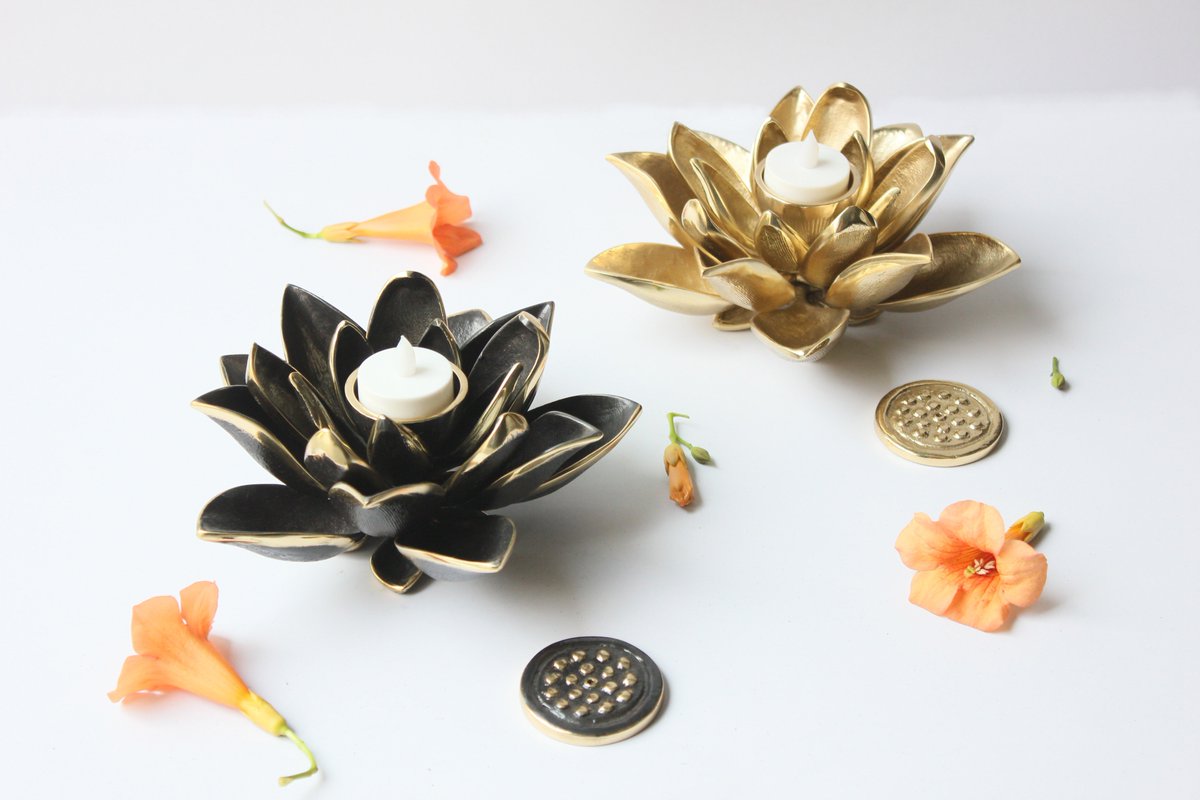 devi_design's tweet image. Lotus — showing the way to enlightenment. We have focused on the humble lotus flower as inspiration here and you can always enjoy using these products by placing in your interior.
#devidesign #lotus #lotuscandlstand #metalbrass #decorative #antiquefinish #candlestand