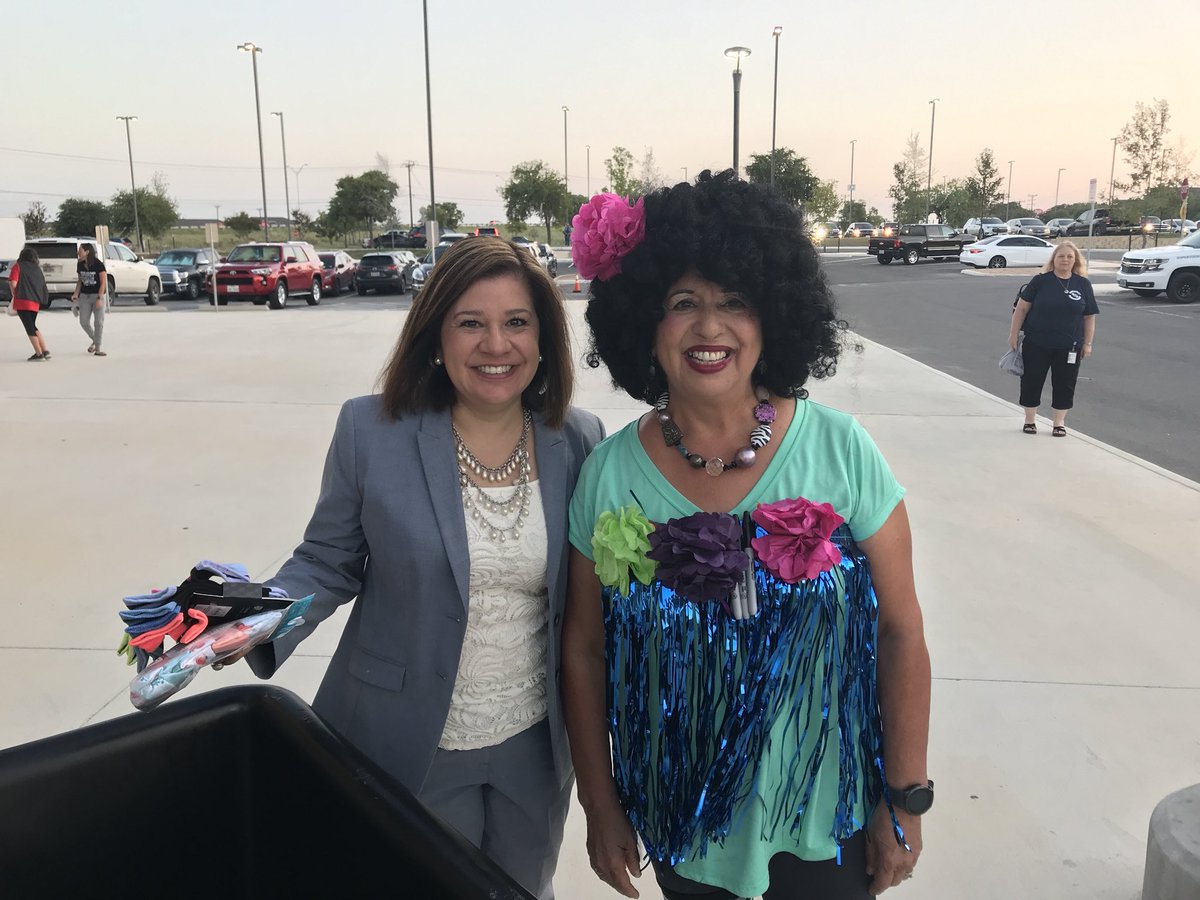 turnerla3's tweet photo. #ChallengeAccepted is in full swing! These are folks are making a difference for @NISD students! #FilltheBin @NISD_Family #ThisIsNorthside https://t.co/K7M5fm7jTw
