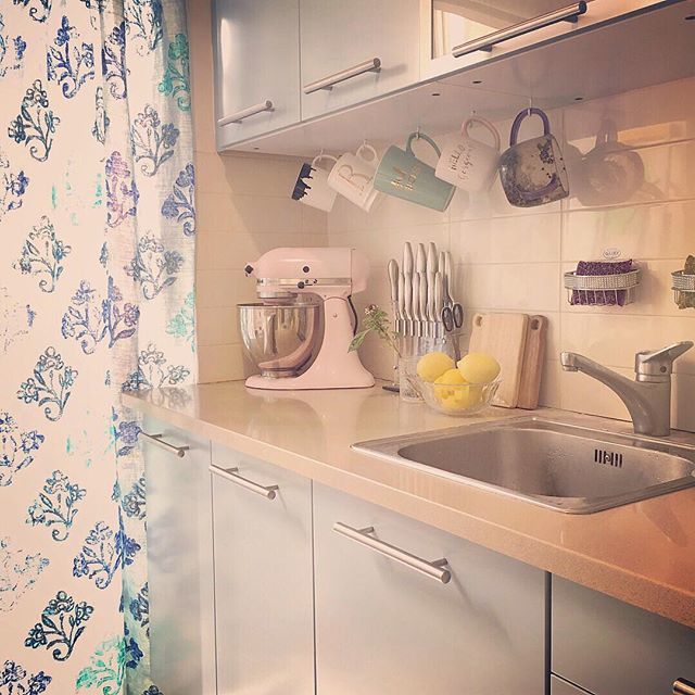 1stClassRenno's tweet photo. Loving my new kitchen #blueandpink https://t.co/qM1qw18foe https://t.co/MHNRIg6FFZ