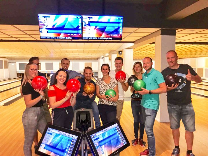 cdenvlommel's tweet photo. Spare, strike! 🎳 Gisteren organiseerden onze Lommelse @cdenv-jongeren een leuke activiteit. Na een spannend spelletje bowlen werd erna ook nog eentje gedronken op Lommel Kermis. Voor herhaling vatbaar! #cdenv #jongcdenv #jongeren 🍻🎡 https://t.co/is8tL4sIkh