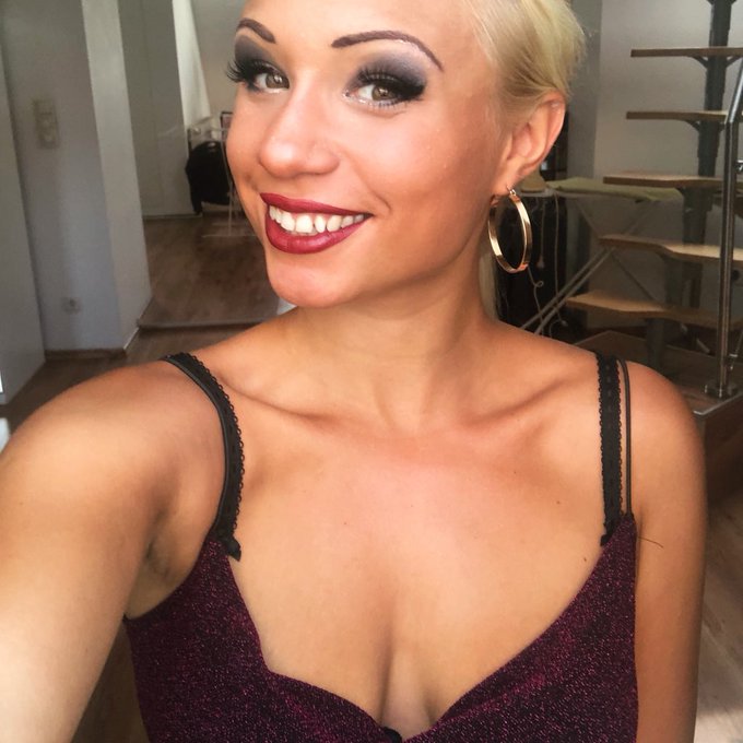 The most important thing about a smile is that it is true ☺️&hearts;️ Ich w&uuml;nsche euch einen tollen Tag! Ich<a href="/tag/selfie"class="tags"><span>#selfie</span></a><a href="/tag/smile"class="tags"><span>#smile</span></a><a href="/tag/model"class="tags"><span>#model</span></a><a href="/tag/home"class="tags"><span>#home</span></a><a href="/tag/girl"class="tags"><span>#girl</span></a><a href="/tag/happy"class="tags"><span>#happy</span></a><a href="/tag/blondie"class="tags"><span>#blondie</span></a>