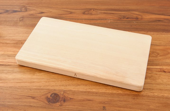 ツバメの匠総本舗 好みはそれぞれですが 木製のまな板を好きな方は 包丁の刃当たり 音がいい 食材の臭いが付きにくい 食材が滑らない 包丁が長持ち 木の弾力で 腕が疲れにくい 子供の頃の記憶に 母の姿と トン トン トン が 懐かしいかな ツバメの匠総本舗 好みはそれぞれですが 木製のまな板を好きな方は 包丁の刃当たり 音がいい 食材の臭いが付きにくい 食材が滑らない 包丁が長持ち 木の弾力で 腕が疲れにくい 子供の頃の記憶に 母の姿と トン トン トン が 懐かしいかな
