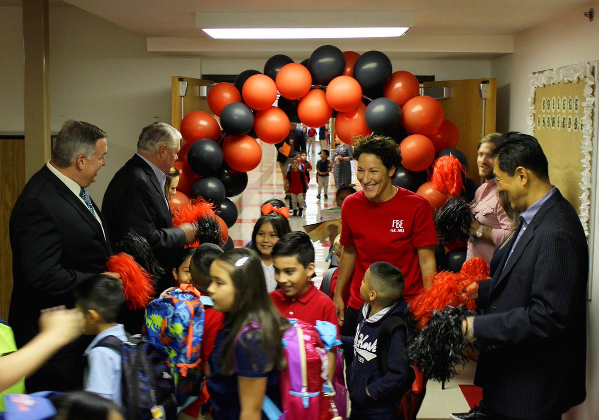 CFBISD's tweet image. Community Members Help Support “Back to School” in CFBISD #CFBFirstDay #cfbisd #CFBmatterstome