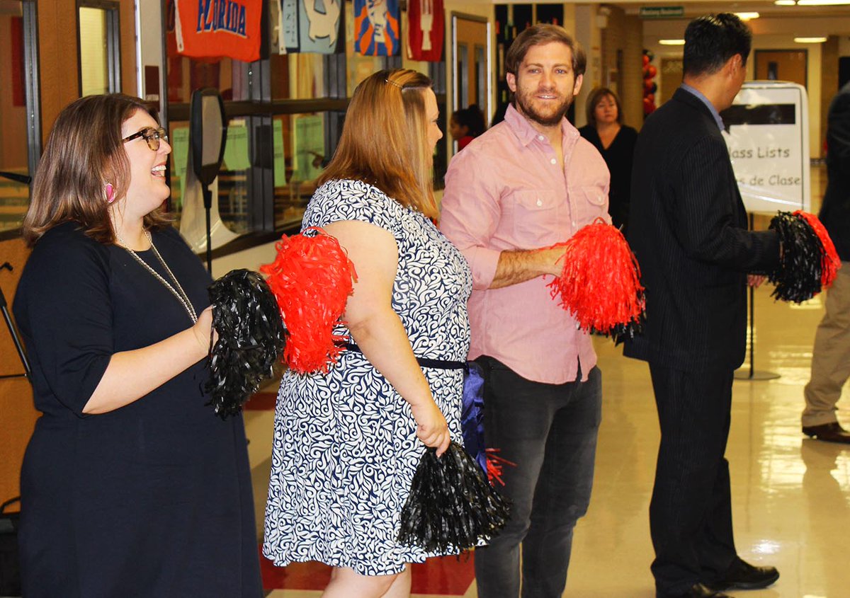 CFBISD's tweet image. Community Members Help Support “Back to School” in CFBISD #CFBFirstDay #cfbisd #CFBmatterstome