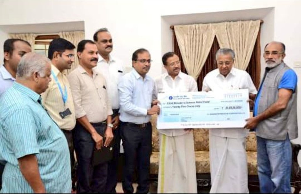 HPCL's tweet photo. Sh. @alphonstourism Hon. MoS Tourism (I/C), handed over contribution cheque of Rs. 25 crore from Oil Marketing Companies in Kerala for Chief Minister's Distress Relief Fund to Sh. @vijayanpinarayi @CMOKerala
#KeralaFloodRelief #KeralaWeAreWithYou
@dpradhanbjp @PetroleumMin https://t.co/lU0IhzCZB5
