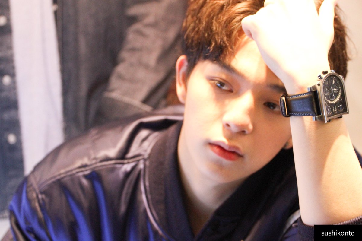 Sushikontolove2's tweet photo. นายแบบและนาฬิกา ......มาก  #บาสเด็กอ้วนที่แท้จริง https://t.co/b6QmlSWwRm