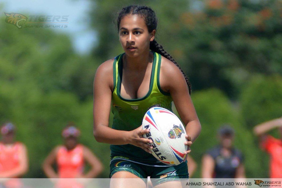 Look at this! A teenage schoolgirl from the Bo Kaap in CT, Insaaf Levy has captained the South African touch rugby girls under 18 team at the world championship in Malaysia to win the bronze medal across all divisions. Insaaf’s grandfathers were anti-apartheid rugby coaches