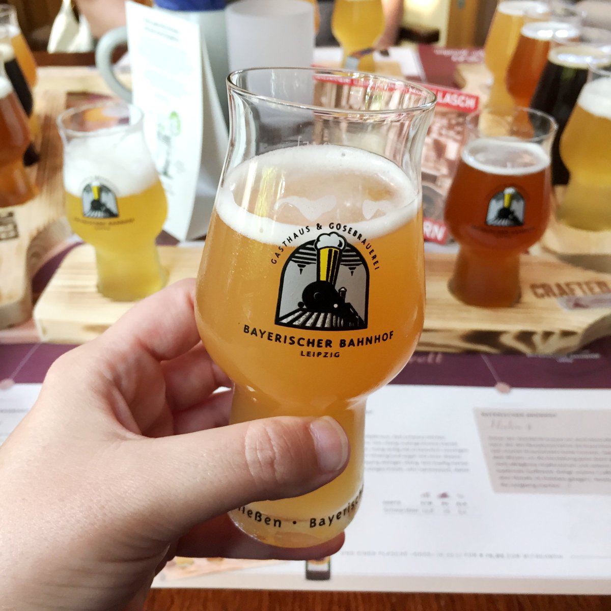 OngewoonLekker's tweet photo. Gose; een Duits #bier wat tot de verbeelding spreekt. Want bier met #zout? Ik ging bij Gasthaus &amp; Gosebrauerei #BayerischerBahnhof in #Leipzig kijken (en proeven) hoe het nu precies zit met die #Gose. >> https://t.co/JY150KB4Rx Mda @StadtLeipzig #HiddenLeipzig https://t.co/N8y3mdVqMP