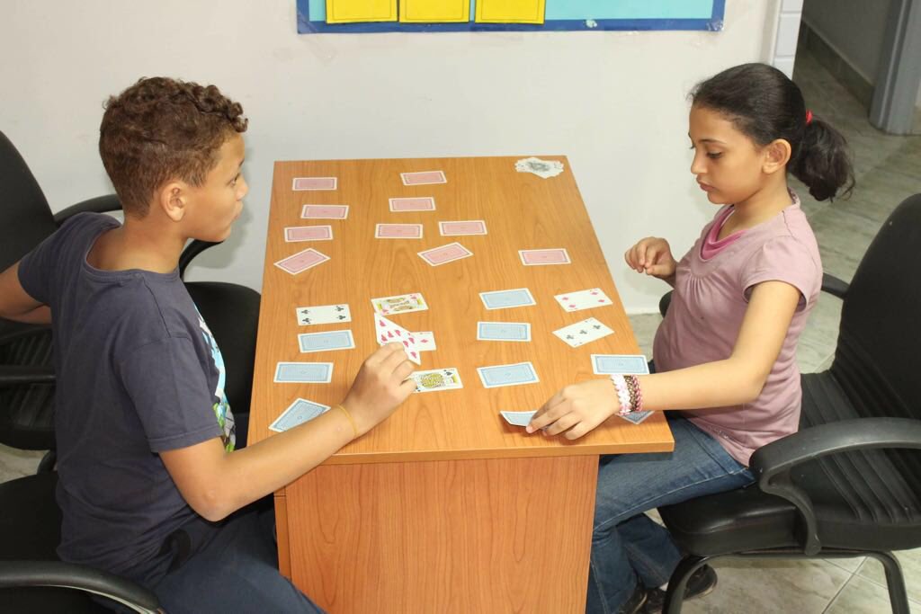 RihamSamirActv's tweet photo. Cards game 
Visual memory. See and remember where 🤔
Train your Brain - Egypt 2018 
Memory workshop 
#Active_Minds 
@KinawyMohga 
@Tony_Buzan 
@Elainecolliar https://t.co/rluDKr91Cy