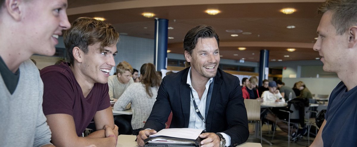 Nærmere 40 norske næringslivstopper tok seg fri fra jobben for å være mentor for nye studenter på <a href="/NHHnor/">NHH Norwegian School of Economics</a>, også eiendomsinvestor og NHH-er Anders Buchardt  buff.ly/2BuR5mc