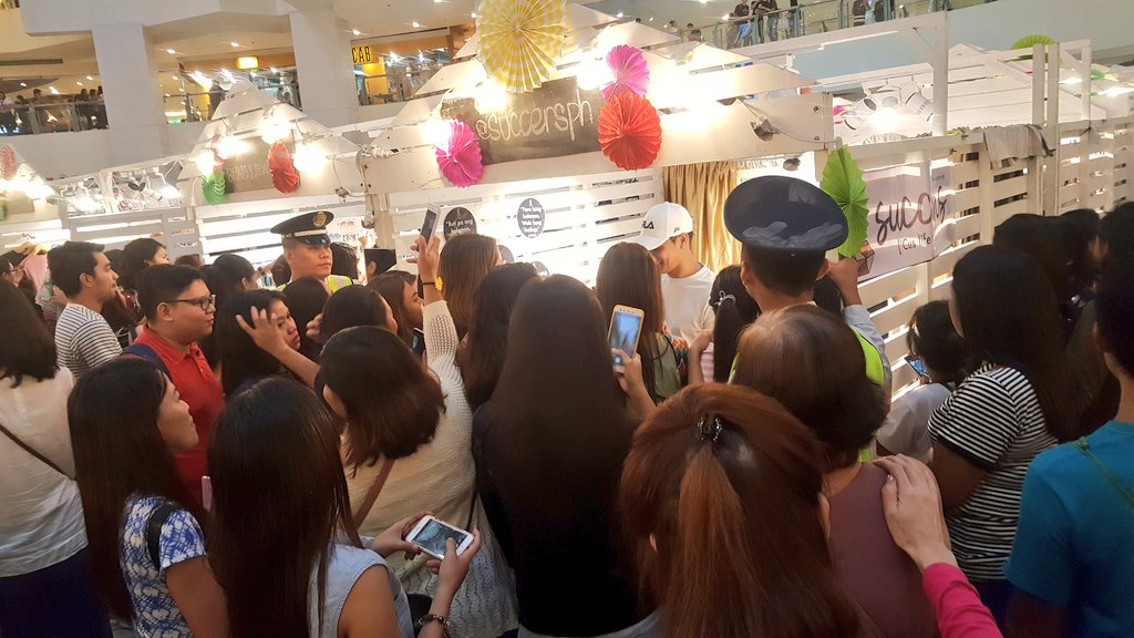 jamiejoycee's tweet photo. Habol na kayo, Succers! 🤙🌵
Dito kami sa Trinoma activity center until 9pm today. 
Hanapin nyo lang yung booth ng @SuccersPH 💚
See you!😍 https://t.co/GWYFWDh8LK
