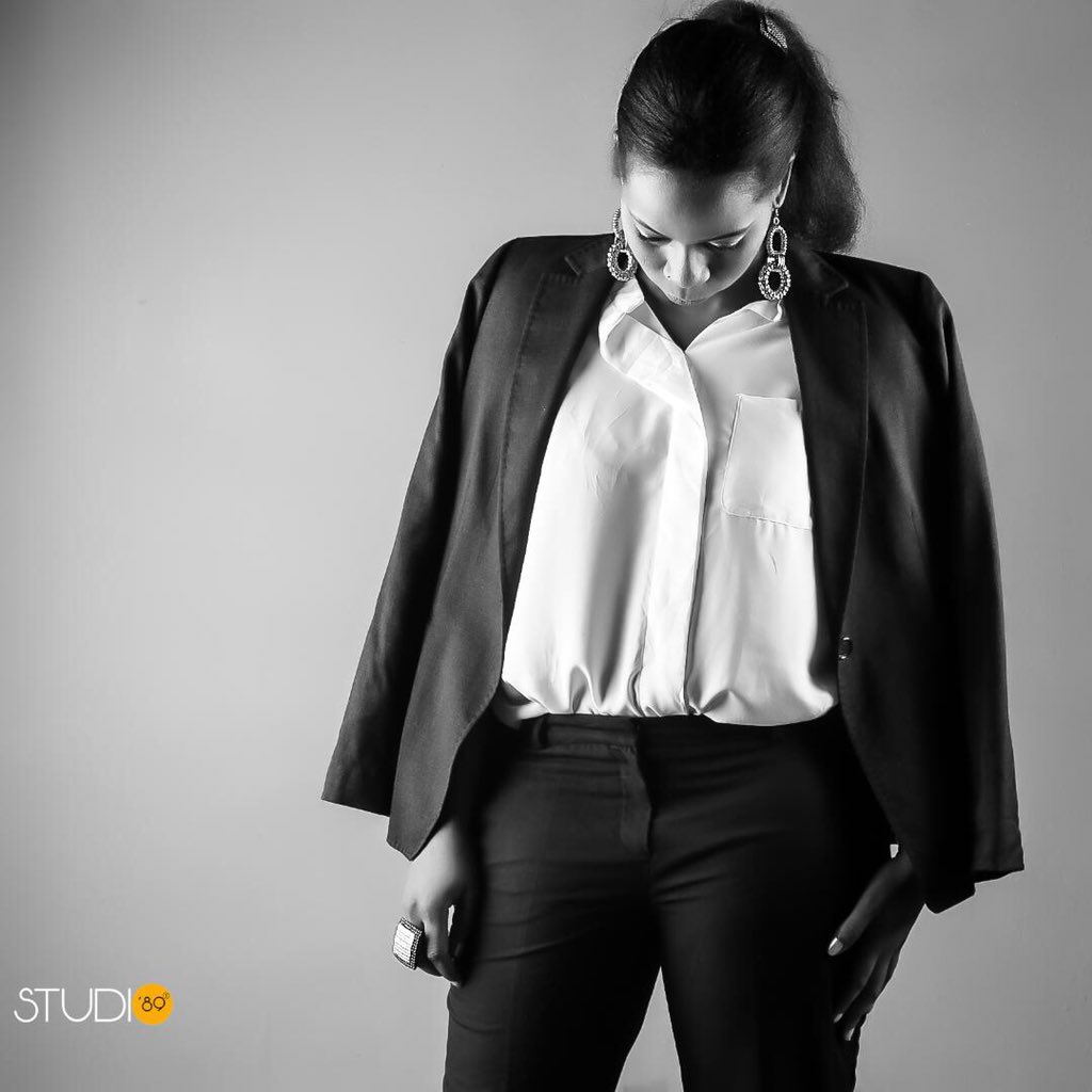 ckomentmagazine's tweet photo. Nouvel entretien sur notre blog. Nous avons rencontré la très talentueuse et multi tâches Estelle Ahanda. 

Découvrez tout sur son parcours et sa personnalité ici : https://t.co/mmiXMiYQLZ https://t.co/pRdfWb7VCL
