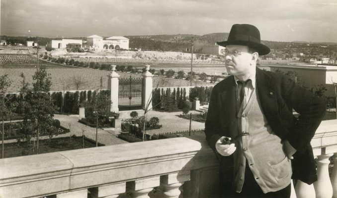 Surtdecasa's tweet photo. ESPAIS ÍNTIMS I Les cases són aquell espai íntim on dipositem l'ànima. Ens defineix, ens aixopluga, ens projecta, ens consola... Aquesta va ser l'experiència de #PauCasals a Vil·la Casals.

https://t.co/lxrK3MRHnB

@PauCasals_Fund @PauCasalsMuseu https://t.co/ysEWve6mUO