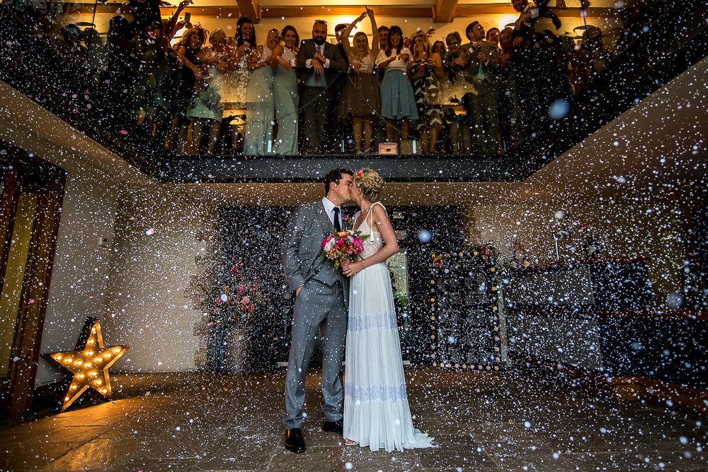 Did you catch the wonderfully vivid #wedding of Sophie &amp; Rob on the blog? If not, brighten up your Tuesday morning by catching up on all the beautiful action now: bridesupnorth.com/2018/08/08/col… Pics @jtraceyphoto Venue <a href="/PrioryCottages/">Priory Cottages</a>