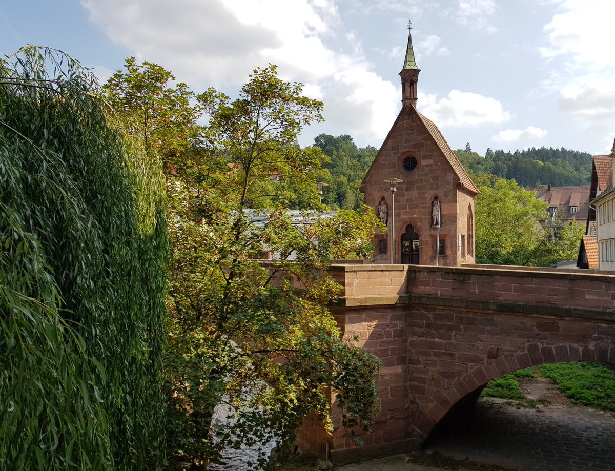 LEOBW_1's tweet photo. #Calw, die Heimatstadt Hermann #Hesse|s, mit dessen Geburtshaus am Markt, dem Palais #Vischer aus dem 18. Jh. und der Nikolauskapelle aus dem 14. Jh. https://t.co/lW27Qnw1eI