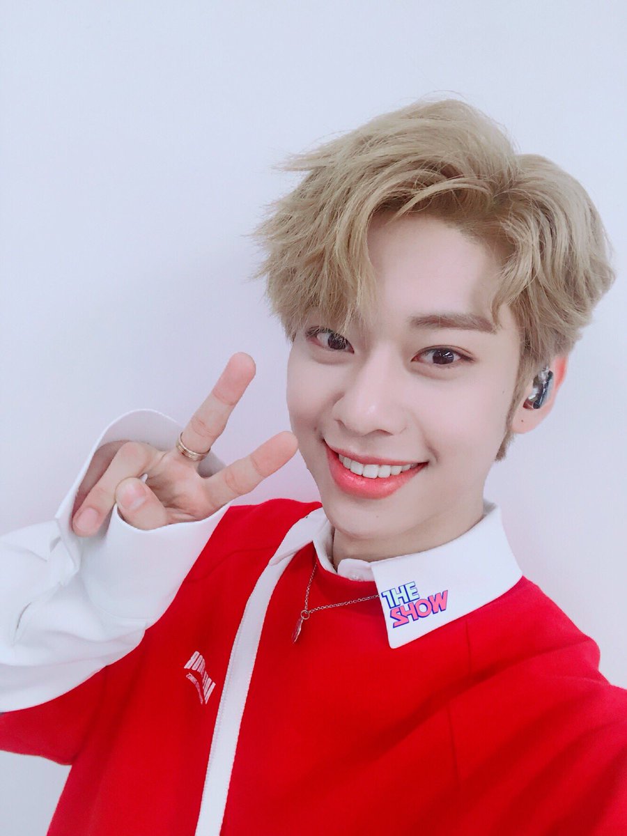 theshow_offcl's tweet photo. [★160회 더쇼 초이스 후보②] 이기심과 배반의 세상에서 평화의 그것으로 바꾼.. 건 바로 #MXM #YAYAYA #더쇼 #THESHOW @bnmboysofficial https://t.co/6Qfshd6H6j
