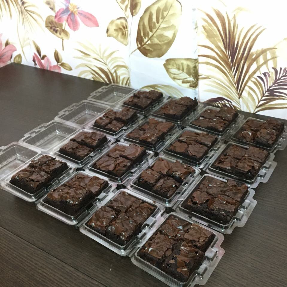 itstiqot's tweet photo. Homemade Brownies are the best after all. Spreading sweetness to the office 💕 #OpenforOrders https://t.co/wwePo5kmKh