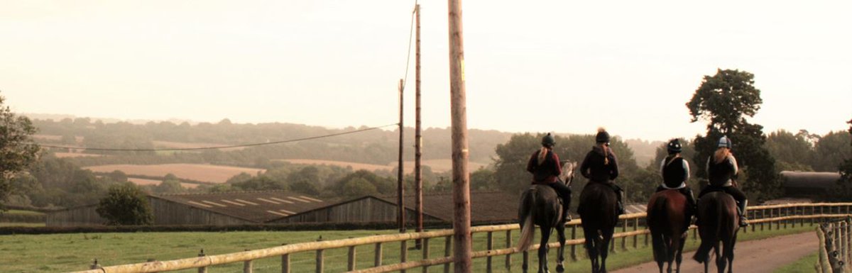 careersinracing's tweet image. Stable Staff required! 🏇🏾😃.
Join @CharlieLongsdon &amp;amp; his team, Oxfordshire.

For more information please visit: ow.ly/eDKy30k8aMF