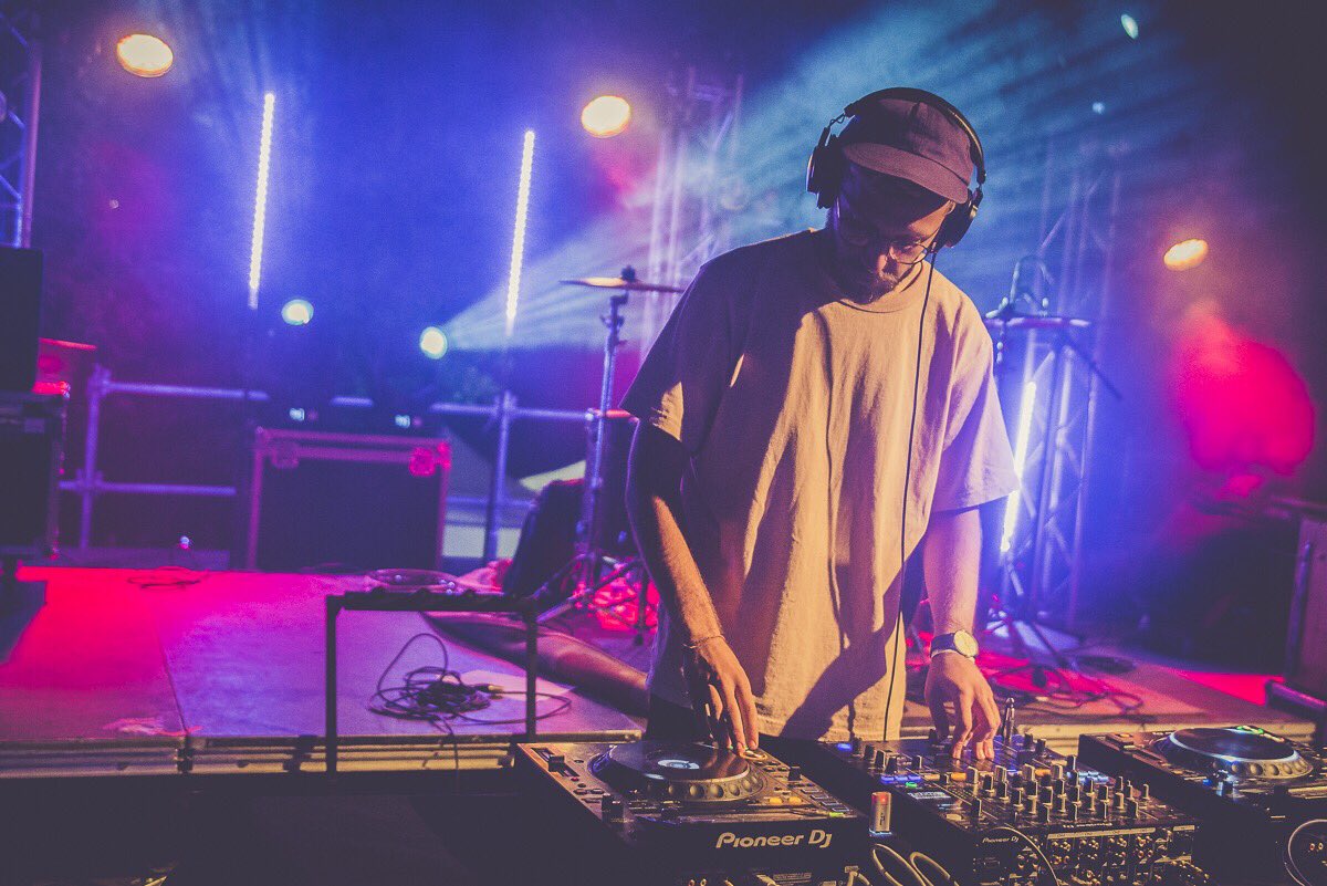 CantiLaFont's tweet photo. Avui recordem a l’artistassu que va tancar l’edició del #cantilafont2018 . Ho va fer amb la pista plena i es va presentar, incondicionalment, així: ‘ I make music you can dance to ‘ ⚡️.
Gràcies @bearoid !!
.
📷: @evafreixa .
.
#música #dance #bearoid #Lluçanès https://t.co/Y8Zl21cXUY