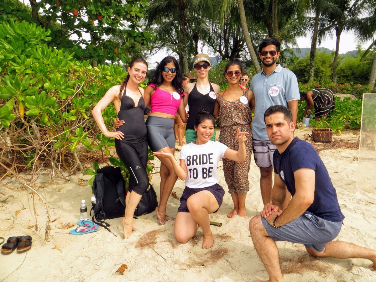 Congratulations to the beautiful Melyss &amp; Daniyal who got married this weekend! 🎉🎉🎉 We wish them a lifetime of happiness &amp; love! 💫❤️💫 Performing at their wedding in Malaysia were belly dancing beauties Lana, Tania, Seema &amp; Emilie, here are a few snaps to make us smile 😍💃