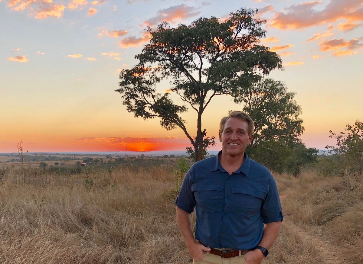 IndependPollZim's tweet photo. Arizona Republican Jeff Flake returned to the Senate from his 3-week trip to Zimbabwe and Botswana. The retiring senator had gone to Zimbabwe to serve as an official observer in the country’s presidential election held in late July. #ZimElections,#ElectionsZW,#MDCAlliance,#Zanupf https://t.co/n1su3qKPSv