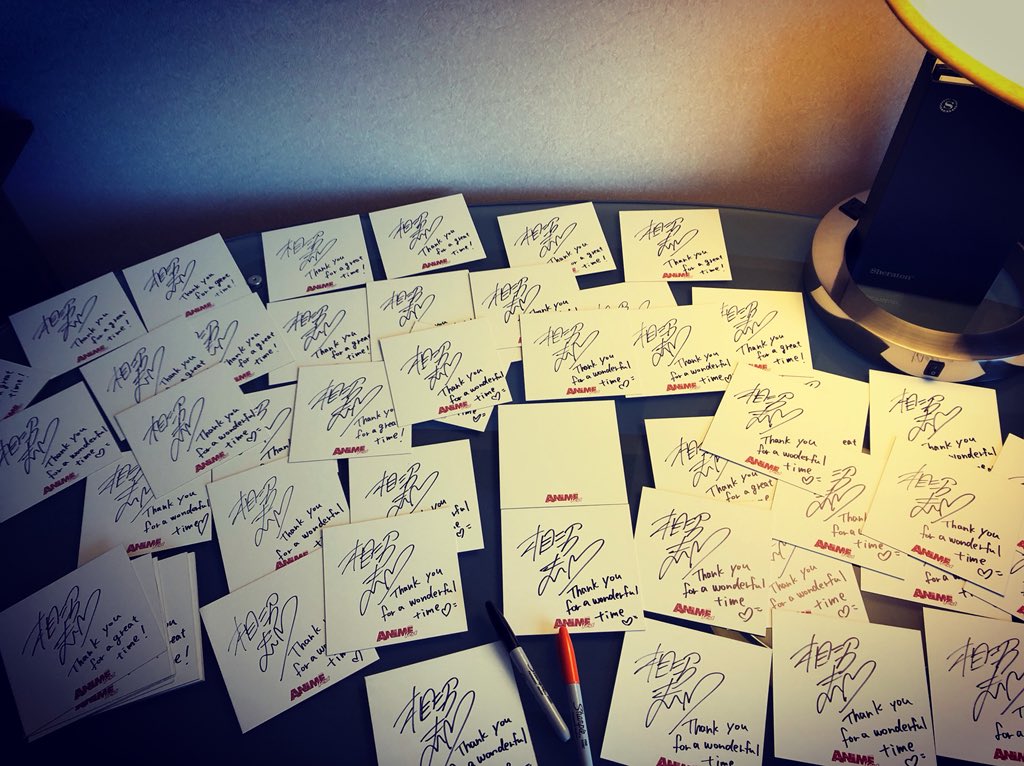 moririnmonson's tweet photo. サポートスタッフの皆さんへのサイン、一枚一枚心を込めて書きました☺️
書きながら沢山の人が関わっている事を実感✨
幸せな時間でした。
本当にありがとうございました✨

Thank you for great time✨

#animefest2018 https://t.co/Dq9zQQBWm2