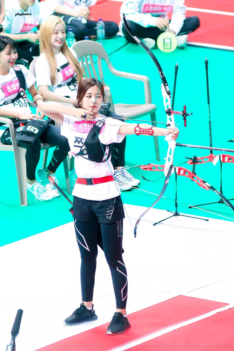 playtwice1020's tweet photo. 180820 아육대

어딜 쏘든 10점이야😆

#TZUYU #TWICE #쯔위 #트와이스 https://t.co/RLm7uatC1R