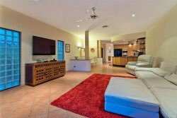 Design_4_Home's tweet image. Surfers Paradise in Australia