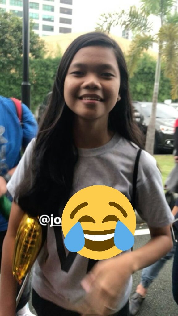 joanborbs's tweet photo. IG STORIES:

i did bianca umali's signature pose and then she posted it on her igs. Zinoom pa talaga nya sa mukha ko napaka talaga 😂 nanghingi pa sya sakin ng vg hay nako #1 ko talaga sya 😩😂💛 pakacuteeee 😂 https://t.co/wtJZo3ItFO