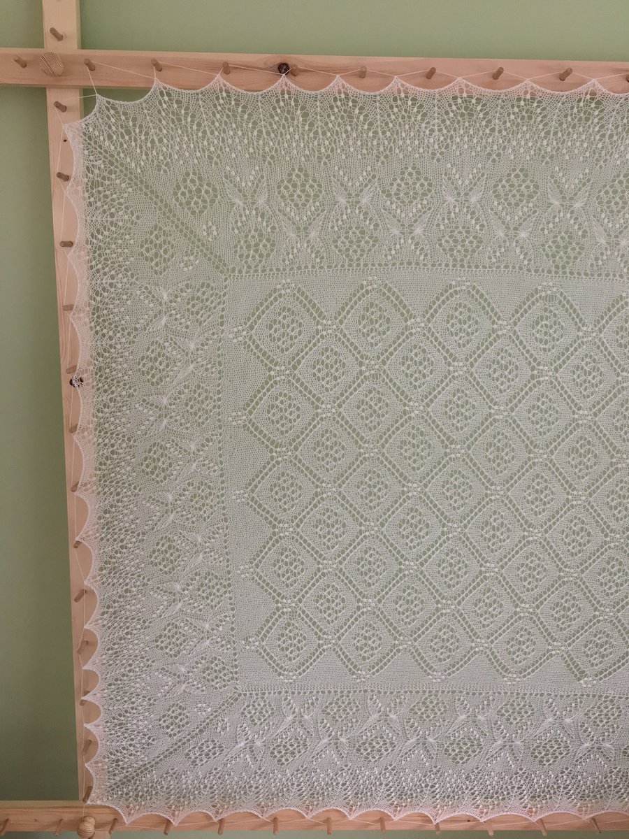 The hap stretcher I made following the @KDaviesdesigns tutorial is now sporting a shawl made with <a href="/fyberspates/">Jeni</a> Scrumptious Lace &amp; Aldara pattern #knitting #handiwork
