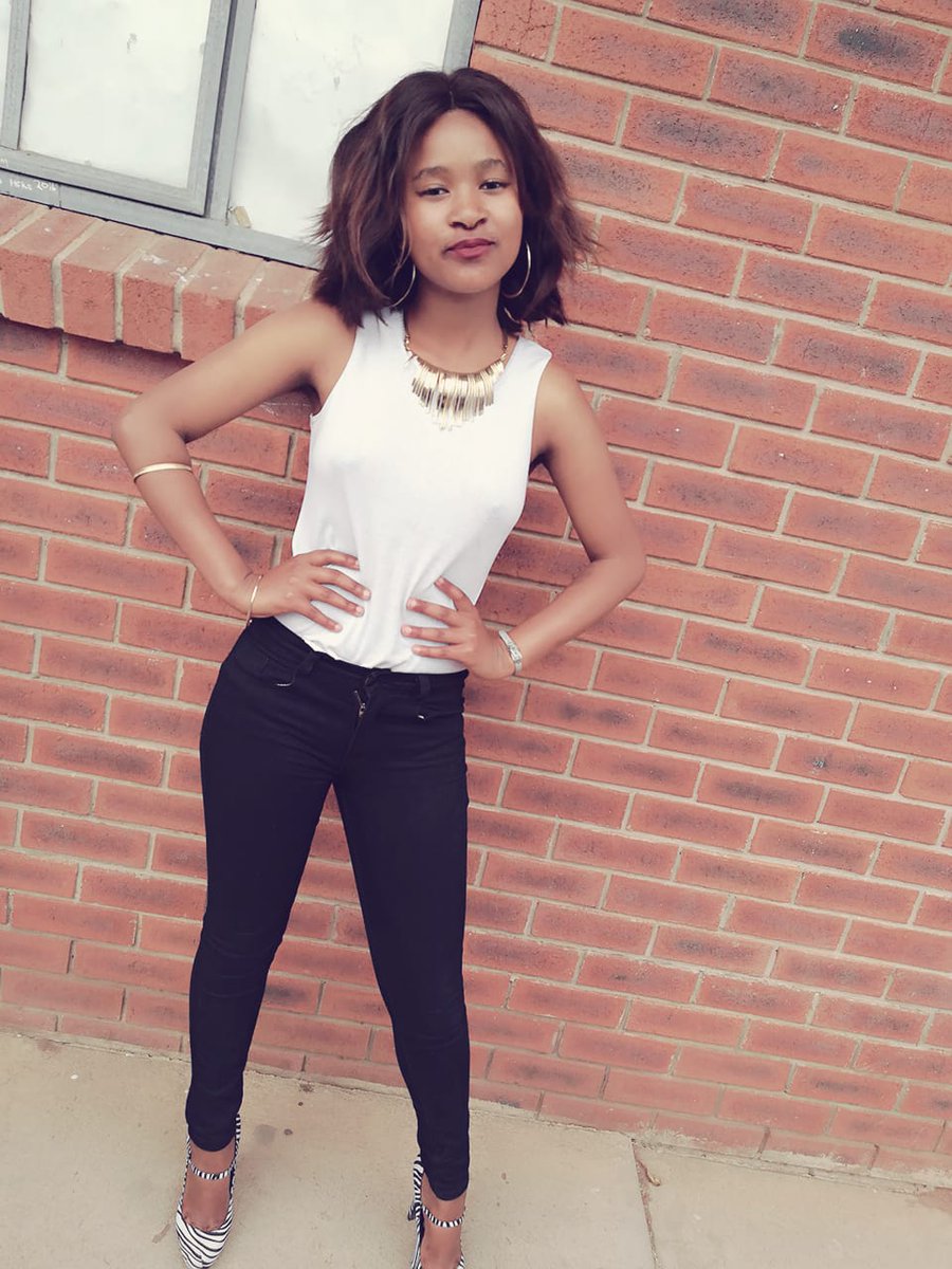 Mpho_Zee_'s tweet photo. #IntroduceYourselfWithAPic 

Hi,my name is Siphokazi(Mpho) Gugwana I'm from Durban Chatsworth.
I'm a very good person😊🌷🌹🍃 https://t.co/tSBEuY9tcx