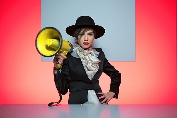 Geçtiğimiz ay  keman sanatçısı Utku Barış Andaç'la evlenen başarılı sanatçı Aydilge'nin yeni albümündeki 'Sonsuz Sevgilim' isimli şarkısı, daha önce hiç yapılmamış bir şekilde, gerçek düğün görüntüleriyle kliplendi.