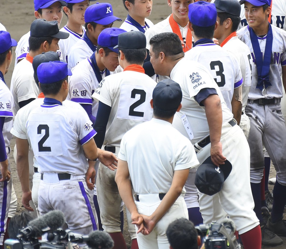 高校野球 大阪桐蔭・西谷監督、金足農・吉田投手を讃え帽子を取って