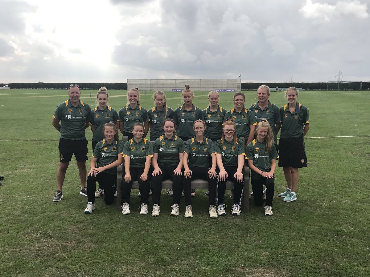 justzim1's tweet photo. Looking forward to watching these girls in the national Finals today. #staffsu15nationalfinals #nationalfinals2018 #GranthamCC @StaffsCricket https://t.co/ZCfrRddUTD