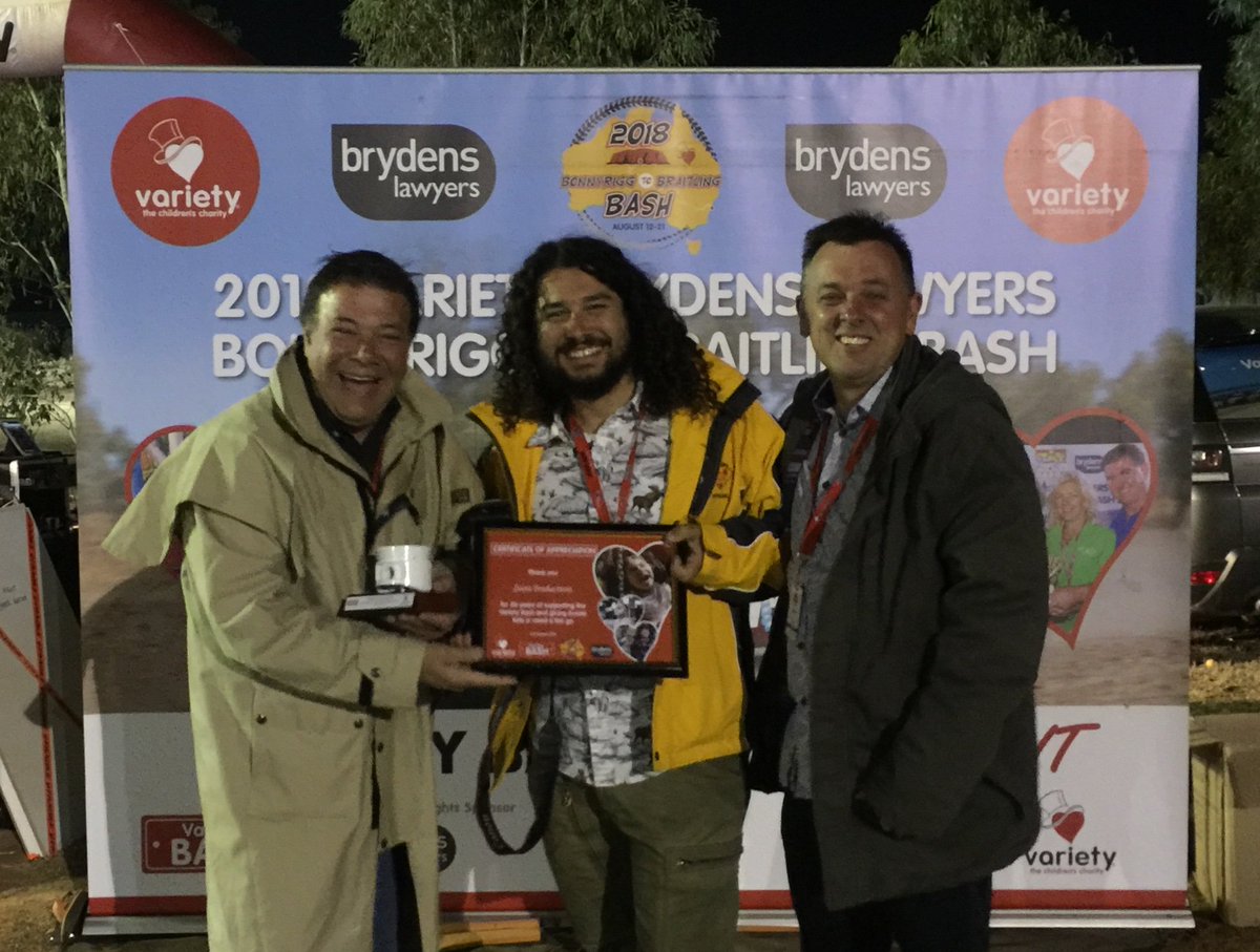 ZOOM Productions gets recognised for 20 years of corporate support, documenting the bash. Shooting over 260,000 images and lots of video over the years. Helping to Variety and the Bashers. Thank you #varietybash
and to all our #Photographers, #video crew and drivers.
