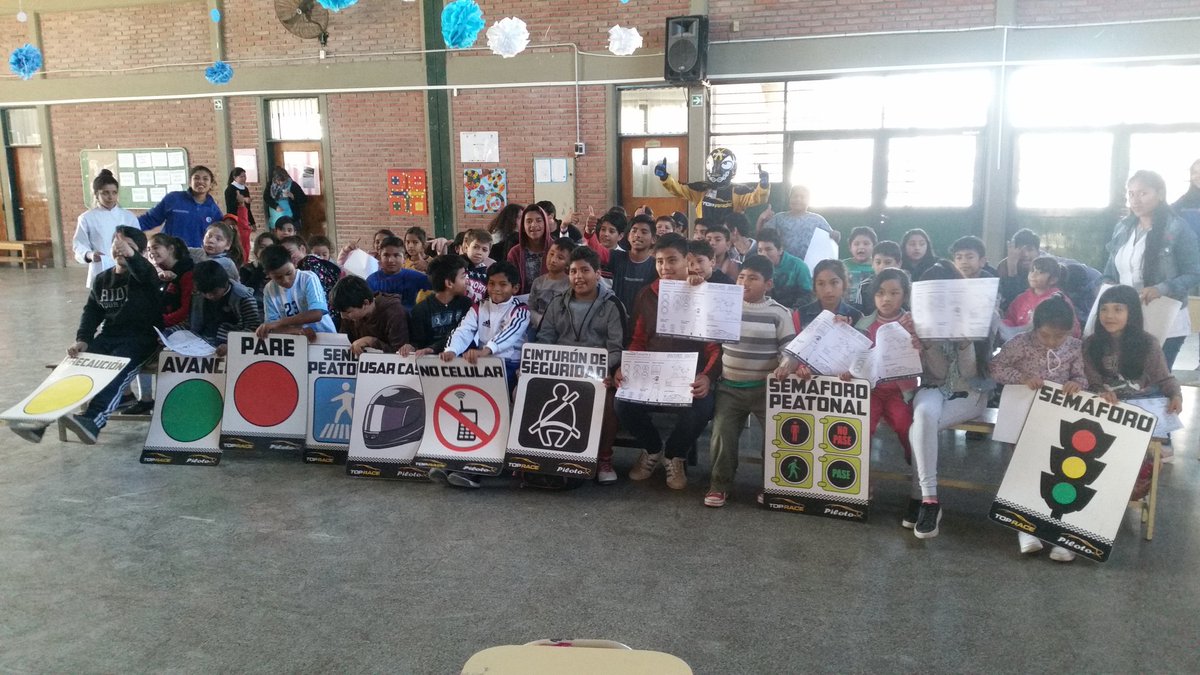 PedroTorresOk's tweet photo. Lindo Sábado en Escuela Ntra.Sra.del Milagro 4730 charla de educación vial a cargo de un piloto del top race @fguillesaavedra @aniberruezo @AlancayDel @patriciapinasco @RangeonMartin @SolMaciias @JuaresCarla @juancarlosvilc @celeste_rangeon https://t.co/biGqJEZQhY