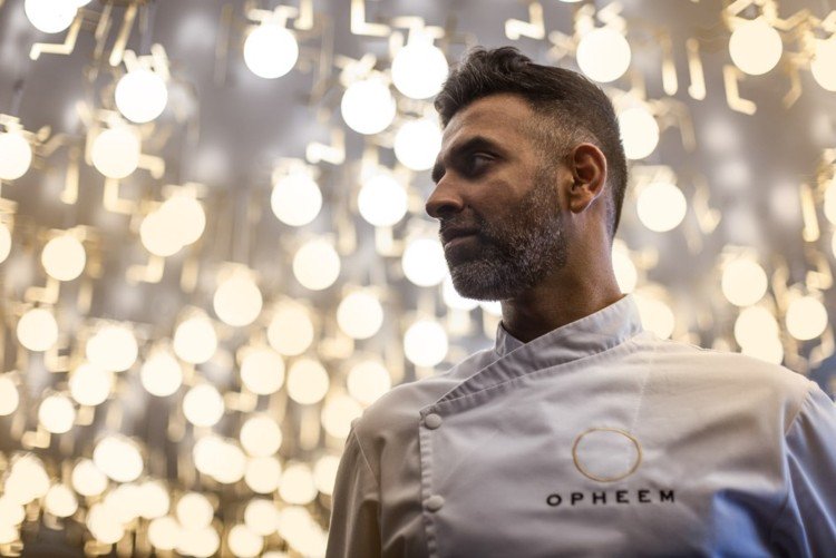 "I want to start the fight to keep space for independents": @aktarislam is back on the #Birmingham food scene: http://bit.ly/2Bt1hf1