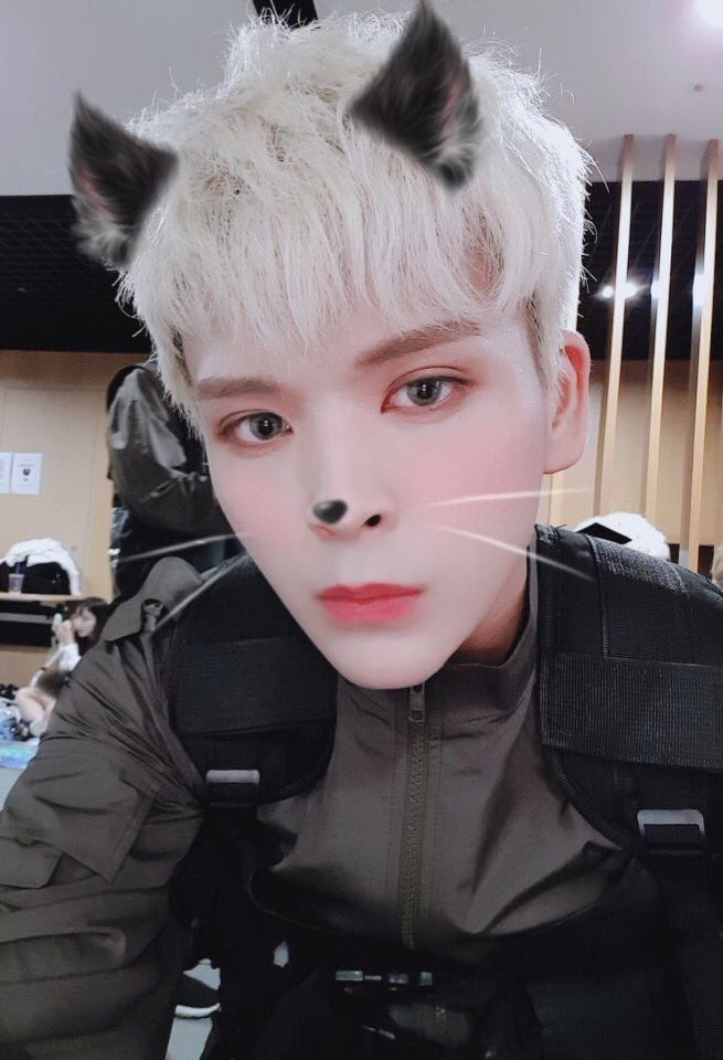 DIA_CRUNCH's tweet photo. [#현욱] 안녕하세요 현욱입니다~~
오늘도 더쇼 무대 잘 마무리했습니다!! 
이게 다 여러분께서 응원해주신 덕분이라고 생각합니다. 앞으로도 열심히 달리는 디크런치 되겠습니다 감사합니다!! https://t.co/KuPGBEpkt0