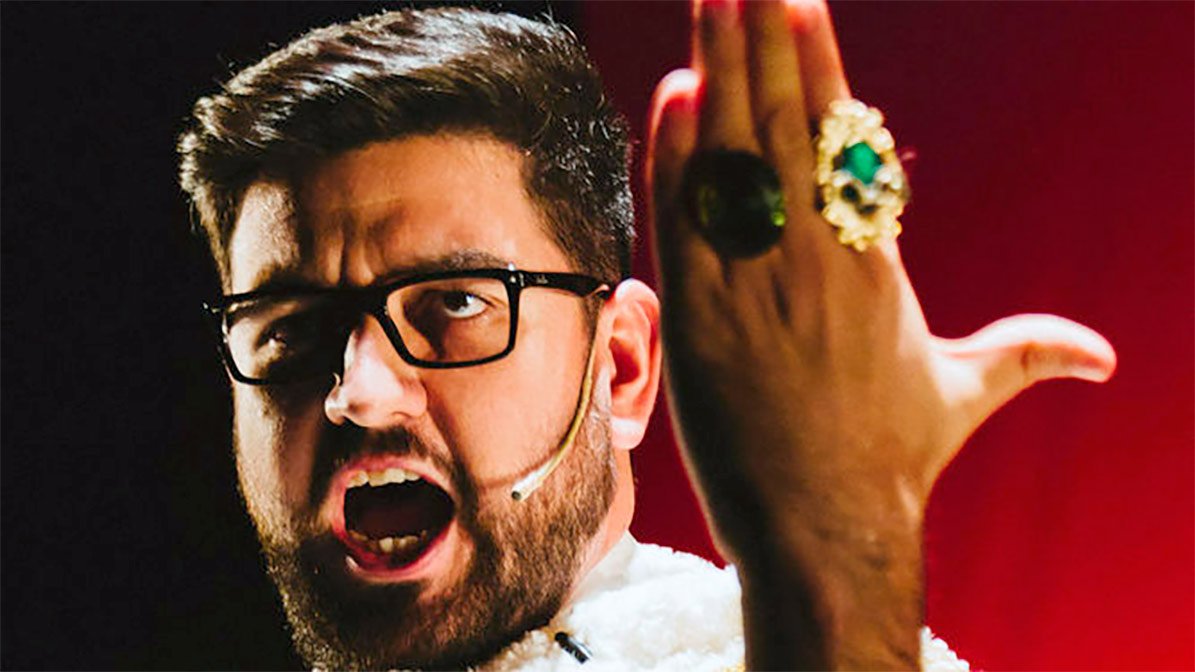 UTRERAWeb's tweet photo. El popular humorista nazareno Manu Sánchez protagoniza este jueves en el Castillo de Utrera el acto de exaltación a la Feria: UTRERAWeb. Noticias de Utrera https://t.co/PuP7AqL7hj #Utrera https://t.co/i9vZVUCurS
