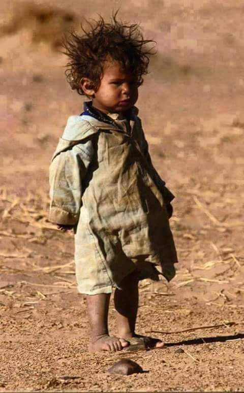 carino vero... ? 
se noi valiamo qualcosa 
è 
soltanto perché 
lui 
non vale niente 
carino vero ?