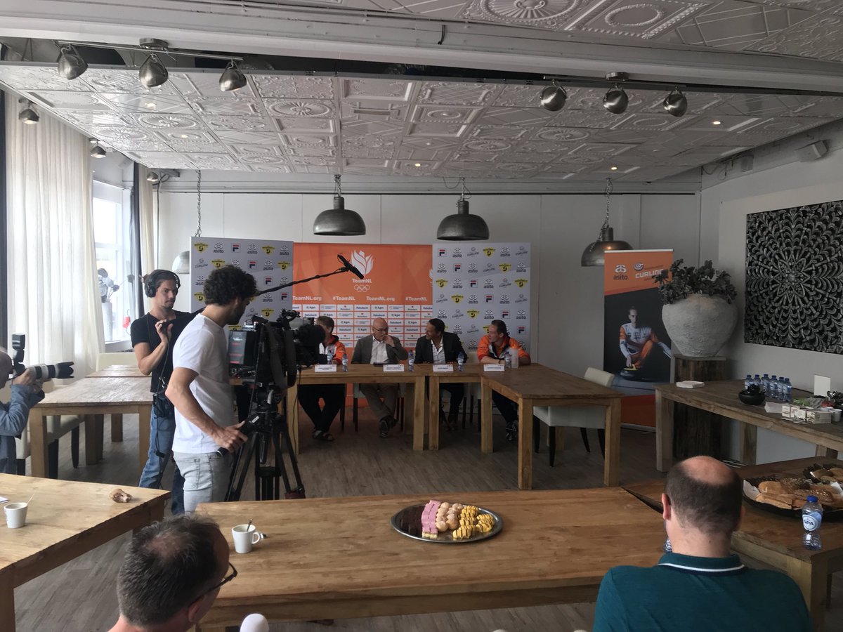 Markteffect's tweet image. Het Nederlandse Curlingteam wordt in haar missie naar @Beijing2022 gesteund door @nocnsf ! Uit onderzoek van #Markteffect bleek al dat de populariteit van de sport flink is gestegen. Good luck guys! #curling