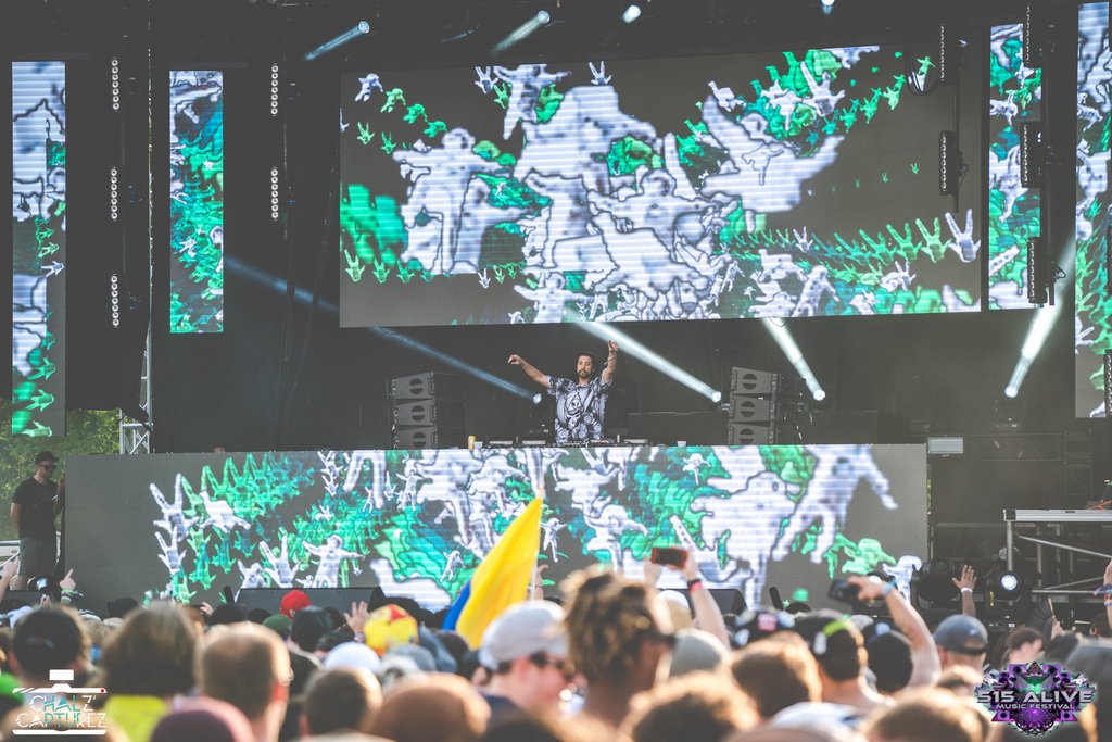 515AliveFest's tweet photo. If I can't leave Earth I'll at least roam the surface. 🌎👽
@SpaceJesusBASS  - Day 2
📷 @chucksnyder13 https://t.co/Wm09ydixEK