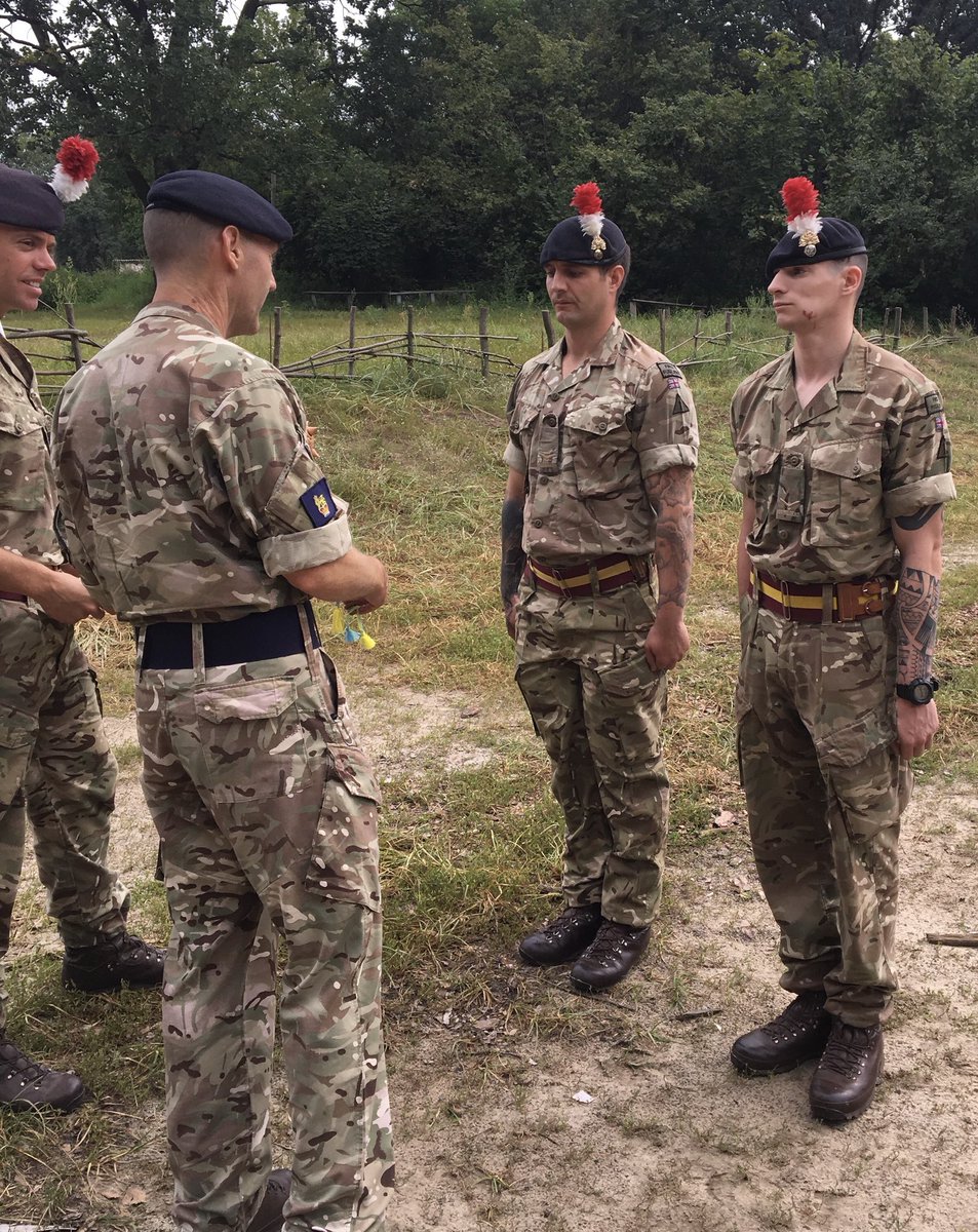 FirstFusiliers's tweet photo. Two Fusilier junior leaders being recognised by Commander Op ORBITAL for their performance on operations. As JNCOs they have been coaching and mentoring instructors from the Armed Forces of Ukraine 🇺🇦

#commanderscoin
#JNCO
#leadership

@ArmySgtMajor 
@3XX_Paul_Carney https://t.co/kdNVdQIbtT